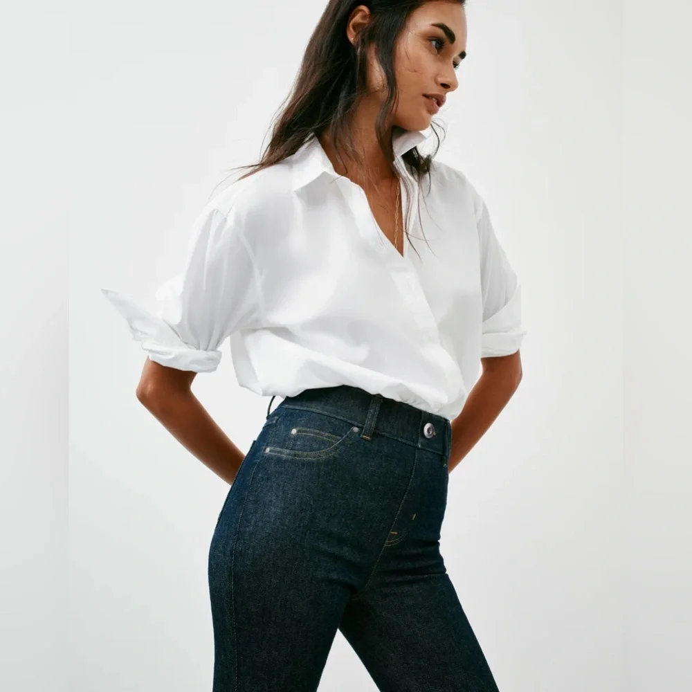 [NWOT] $168 SPANX Shape Original EveryWear
Flare Jeans in Indigo. Size Small - Picture 2 of 7